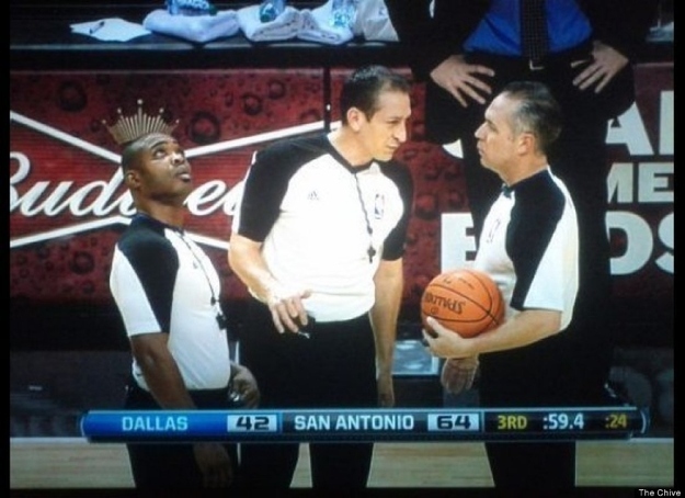 The perfectly timed King Ref photo: